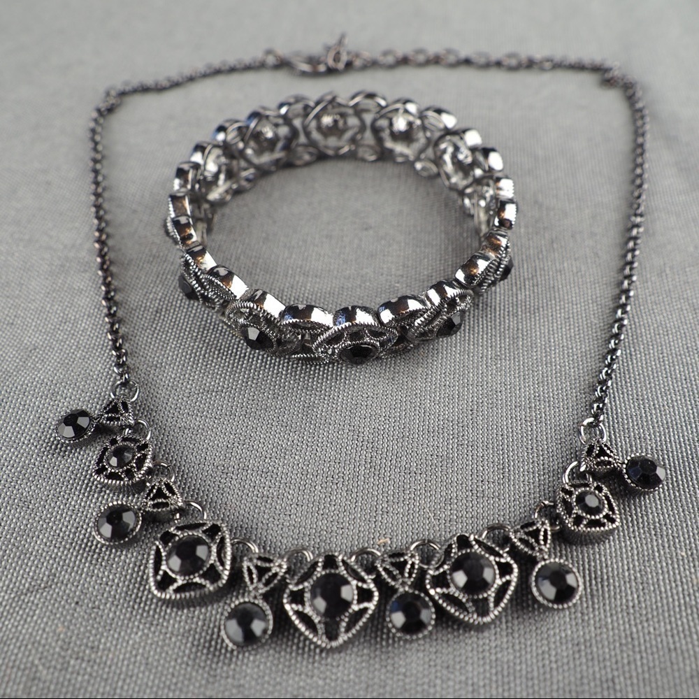 Fashion onyx gunmetal necklace & bracelet set
